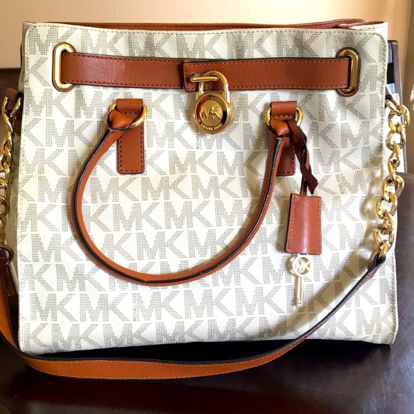 Handbags - MICHAEL KORS Hamilton stunning bag!!